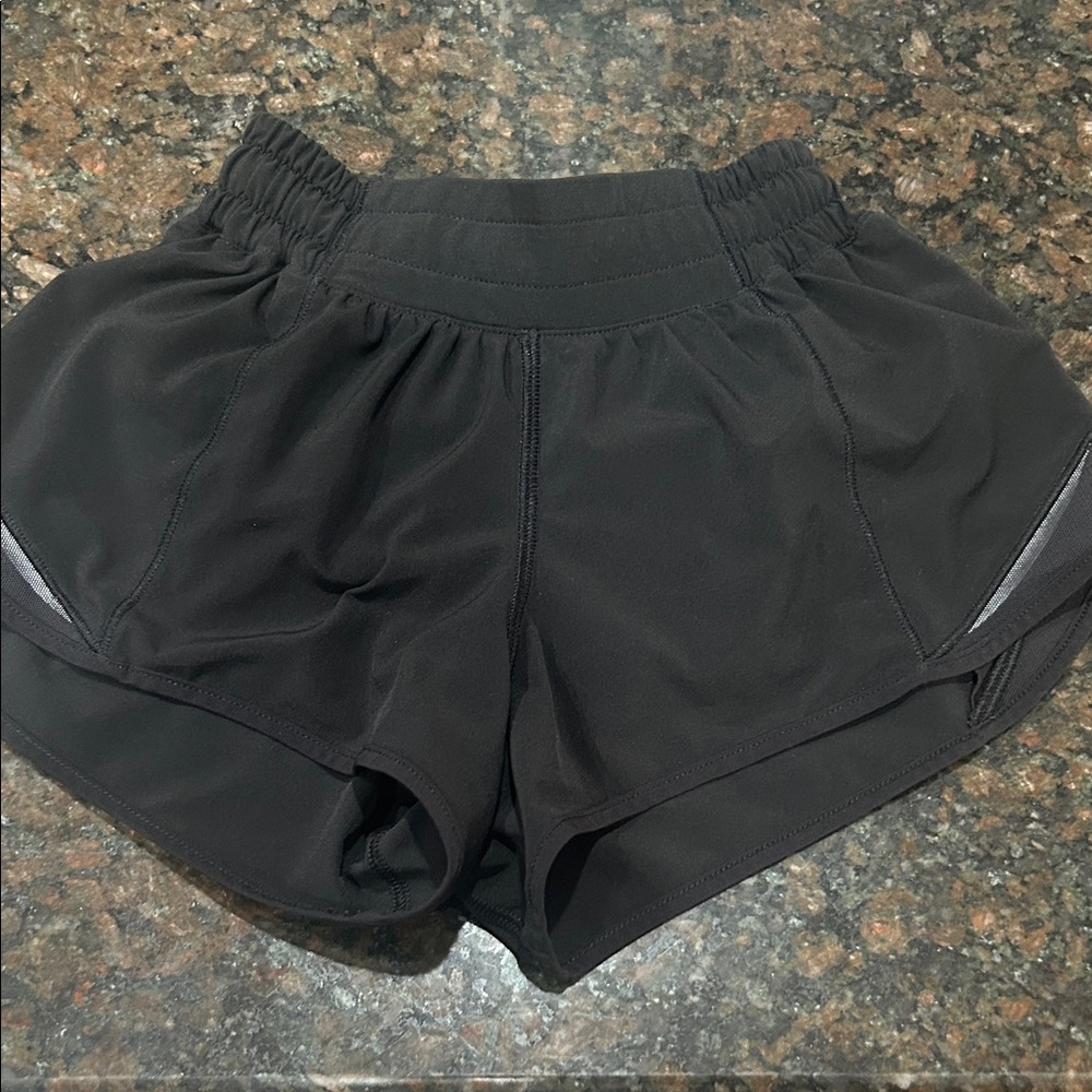 lululemon athletica Black Women's Athletic Shorts Low Rise Hotty hot 2.5 inseam